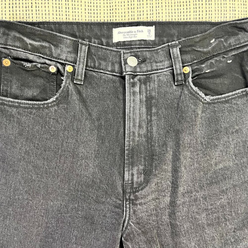 Abercrombie & Fitch 90s Straight Jeans Ultra High Rise - Black -  Size 28 - Picture 4 of 9